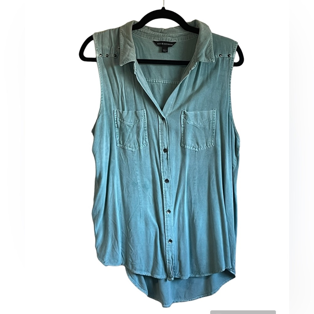 Rock & Republic Light Blue Sleeveless Button Up Size Small
